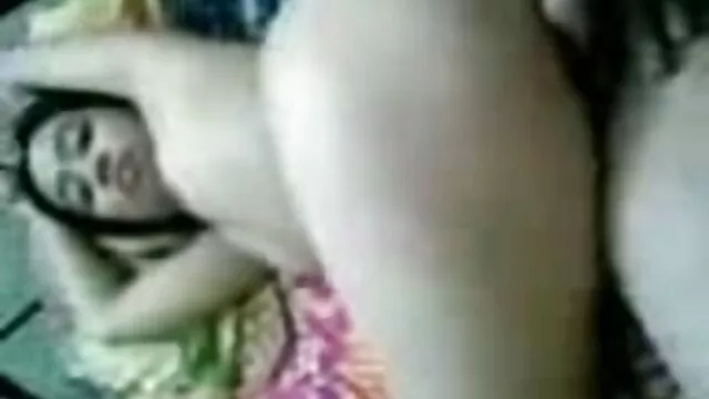 草の上に横たわっている。 無料 エロ 動画 イケメン