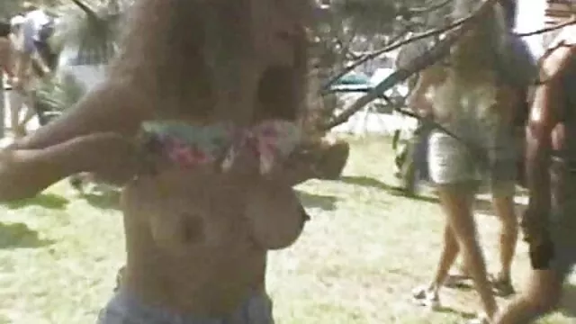 裸の女性は浴室で洗う イケメン アダルト ビデオ