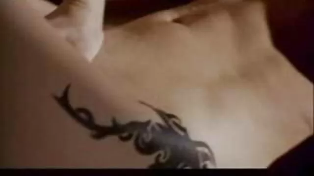 彼女は非常に薄いプレートを与え、彼女の息子を吸った イケメン 男優 エロ 動画