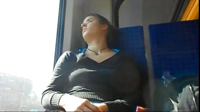 ストレートの人々は、小さな車で通りにあります エロ 動画 無料 イケメン