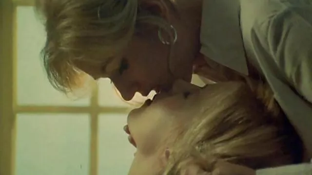 ビーチにいる女性はビーチで変わります。 エロ 動画 fc2 イケメン